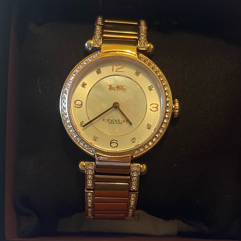 Cary Watch, 34 Mm Lady’s NWT Coach watch. Rose gold